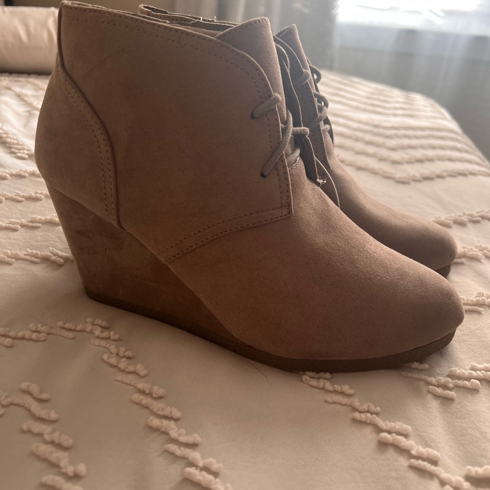 Women's Suede Wedge Ankle Boots - Taupe